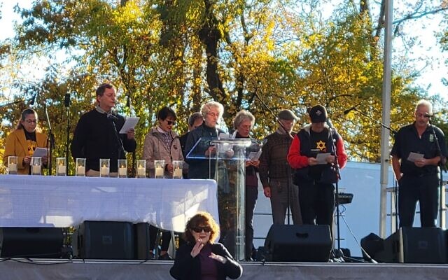 Survivors and witnesses of the antisemitic attack recited Psalm 23.  (Photo by David Rullo)