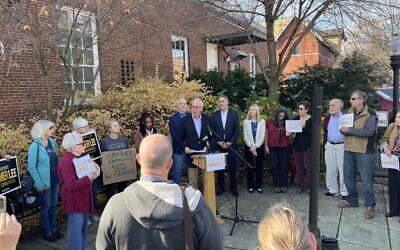 State Rep. Dan Frankel confirms his endorsement of fellow Democrat Summer Lee at a Nov. 4 event in Squirrel Hill (Photo courtesy of Dan Frankel's office)