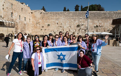 Pittsburgh Momentum participants at the Western Wall (Photo courtesy of Chani Altein)