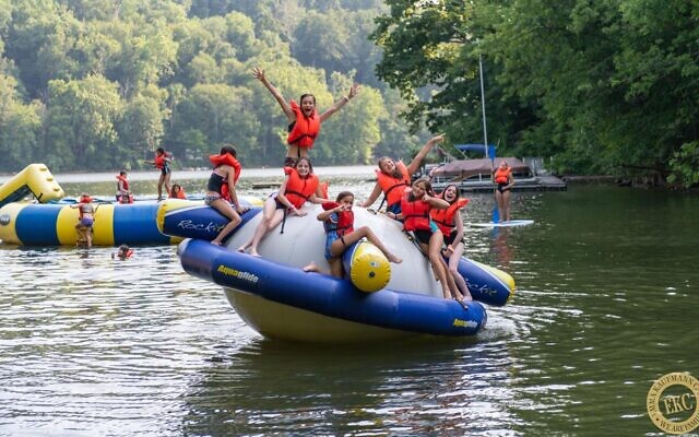 EKC campers enjoying a sunny day on Cheat Lake (Photo courtesy of the Jewish Community Center of Greater Pittsburgh)