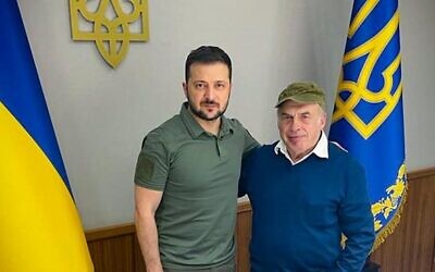 Natan Sharansky, the Genesis Prize cofounder and board member, visits with Ukrainian president Volodymyr Zelesnky in Kyiv in October 2022. (Courtesy Genesis Prize Foundation)