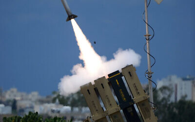 Iron Dome in action/ Israel Ministry of Foreign Affairs. Photo by Kobi Gideon / GPO, courtesy of Flickr.com.