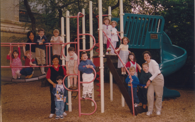 Mimsie Leyton, far right, with her first preschool class as Director of the Berkman Family Center 26 years ago. Photo courtesy of Rodef Shalom Congregation