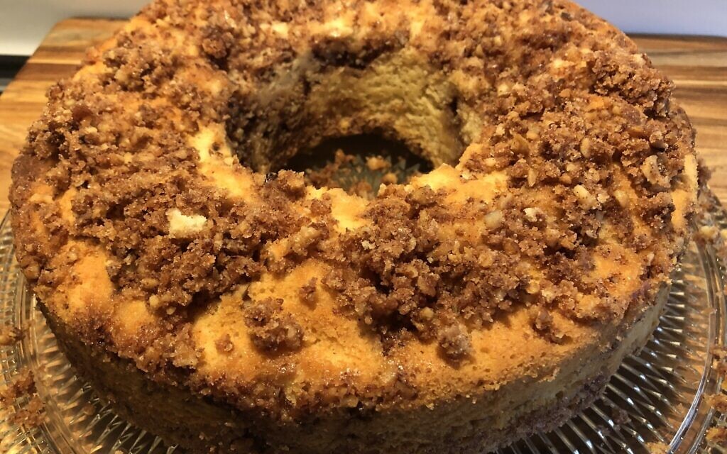 Old-fashioned coffee cake with nut crumble (Photo by Jessica Grann)