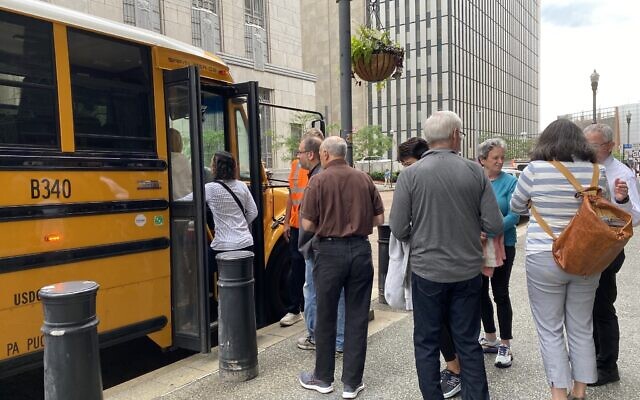 Family members and victims of the Pittsburgh synagogue shooting board a bus after court concludes on June 8. (Photo by Toby Tabachnick)