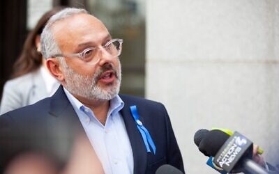 Jeffrey Finkelstein, president and CEO of the Jewish Federation of Greater Pittsburgh, gives a statement after the jury's eligibility decision in the Pittsburgh synagogue shooting trial on Thursday, July 13, 2023, outside Joseph F. Weis Jr. U.S. Courthouse, Downtown. The jury found the gunman eligible for the death penalty. (Emily Matthews/Pittsburgh Union Progress)