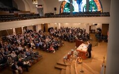 Rabbi Ammiel Hirsch addresses those in attendance at the first Re-Charging Reform Judaism Conference in 2023. (Lenny Medina / RetroLenz Photography)
