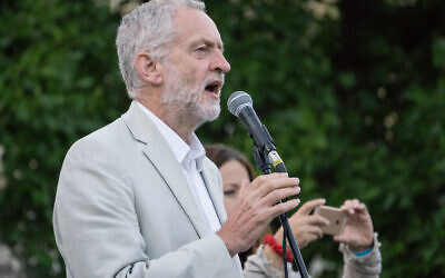 Jeremy Corbyn at a leadership eleciton rally in August 2016 (Photo by paulnew, CC BY 2.0 , via Wikimedia Commons)