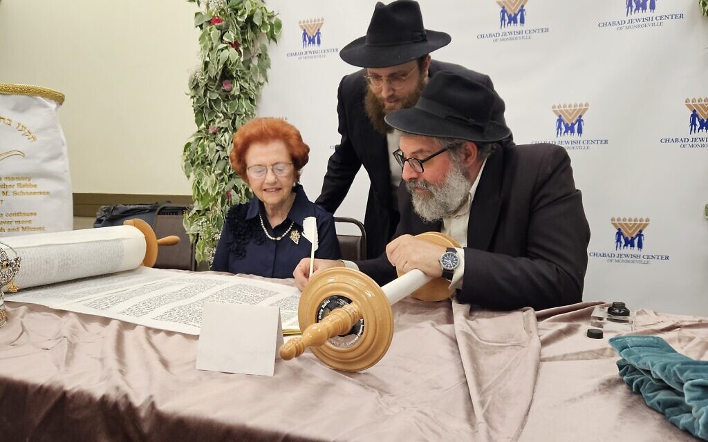 Chabad Jewish Center of Monroeville dedicates a new Torah - Vimarsana News