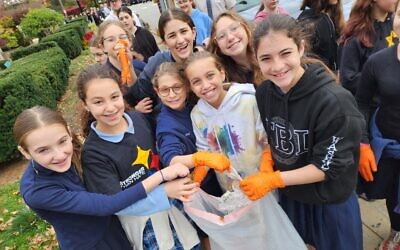 Middle schoolers from Hillel Academy of Pittsburgh collected trash en route to the Tree of Life building on Oct. 27, 2023. Photo by Adam Reinherz