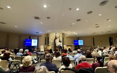 StandWithUs' Dimas Guaico addresses those in attendance Oct. 17 at Temple Emanuel of South Hills. (Photo by Julie Paris)