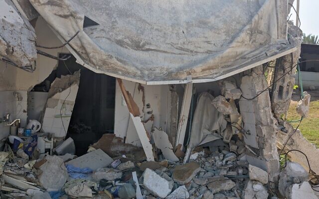 Remnants of a Kfar Aza home that was destroyed by Hamas terrorists on Oct. 7.  (Photo by Rabbi Seth Adelson)