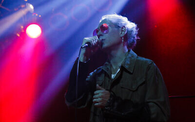 Matisyahu performing in 2019 (Photo by Katherine Barner, CC BY-SA 4.0 , via Wikimedia Commons)