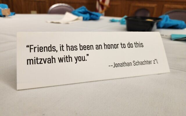 A placard bearing a quote from former NCCK member Jonathan Schachter was placed on each table at the Adar 7 dinner. (Photo by Adam Reinherz)