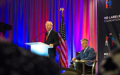 Joe Lieberman at the Oct. 6, 2016, New Hampshire Governor's Forum, hosted by  the No Labels Foundation (No Labels from United States of America, CC BY 2.0 , via Wikimedia Commons)
