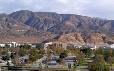 Panorama of California State University, San Bernardino campus. (Photo by Amerique - Own work, CC BY-SA 3.0, https://commons.wikimedia.org/w/index.php?curid=8650494)