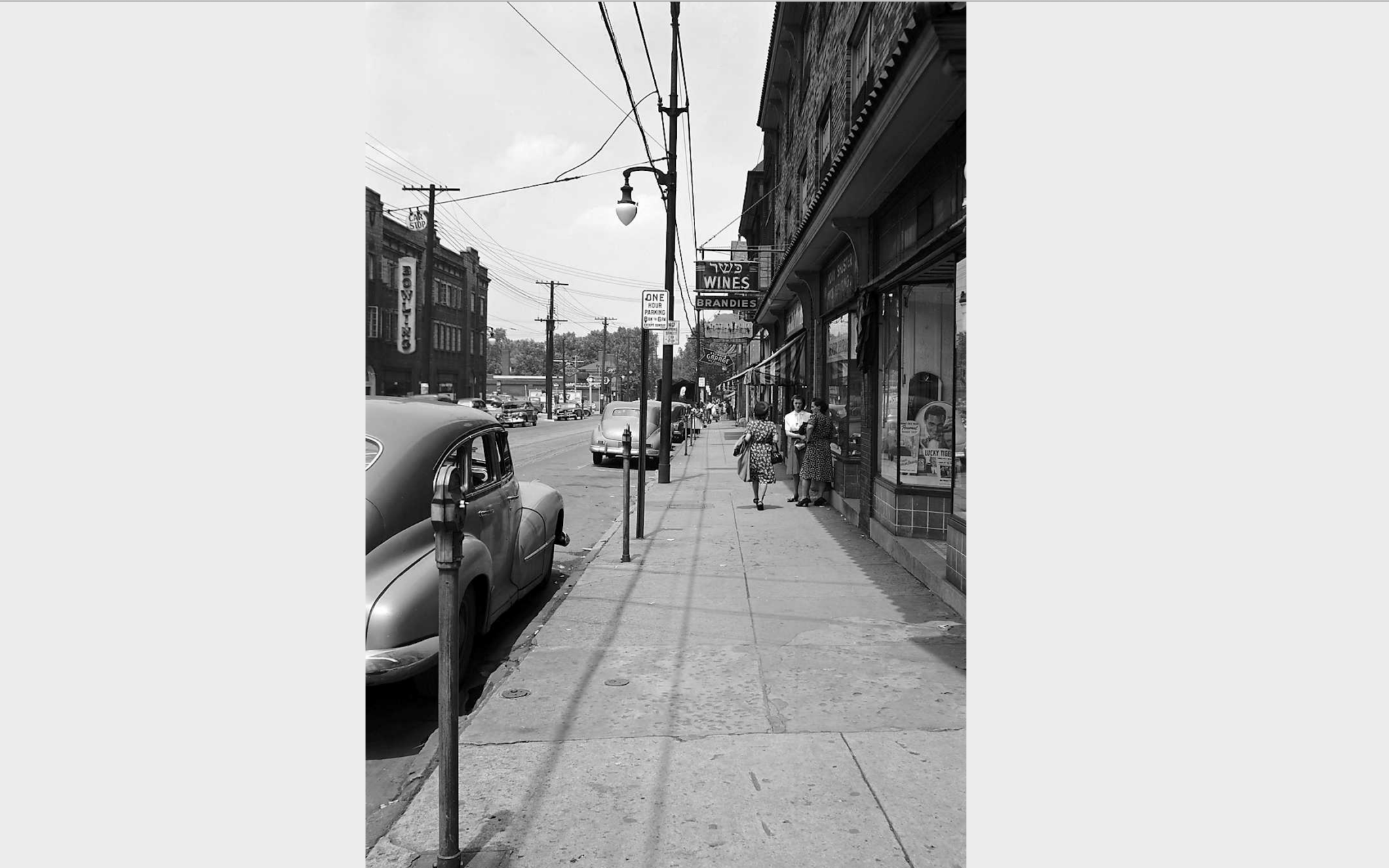 Shoppers on Murray Avenue facing north toward Bartlett Street, near the current Giant Eagle, July 10, 1947. The city metered the street in 1940. (Photo courtesy of Pittsburgh City Photographer Collection, University of Pittsburgh Archives & Special Collections) Shoppers on Murray Avenue facing north toward Bartlett Street, near the current Giant Eagle, July 10, 1947. The city metered the street in 1940. (Photo courtesy of Pittsburgh City Photographer Collection, University of Pittsburgh Archives & Special Collections)