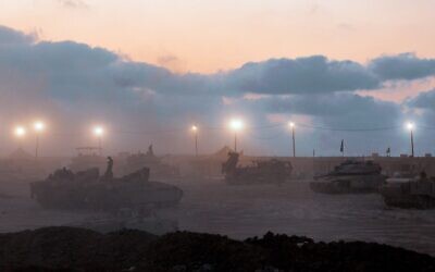IDF soldiers prepare tanks on Aug. 22, 2025 on the Israel-Gaza border. (Photo by Elke Scholiers/Getty Images, via JNS)