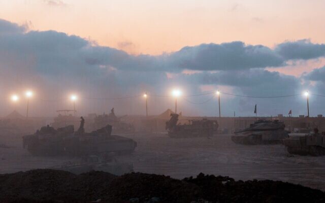 IDF soldiers prepare tanks on Aug. 22, 2025 on the Israel-Gaza border. (Photo by Elke Scholiers/Getty Images, via JNS)