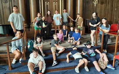 Young learners congregate on the bimah inside Rodef Shalom Congregation. (Photo courtesy of J-JEP)