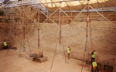 The 2,800-year-old dam wall discovered in Jerusalem's City of David. (Credit: Emil Aladjem, Israel Antiquities Authority)