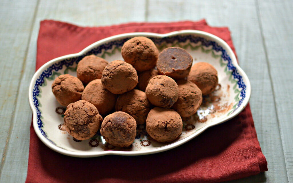 Honey cake rum balls (Photo courtesy of Chabad.org/Food)