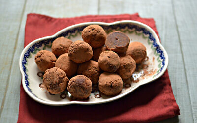 Honey cake rum balls (Photo courtesy of Chabad.org/Food)