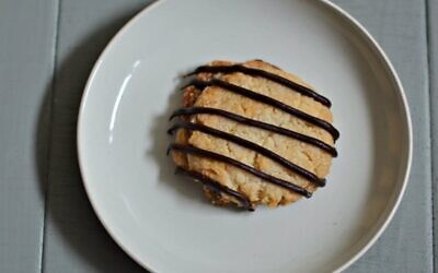 Healthy almond cookies with chocolate drizzle (Photo courtesy of Chabad.org)