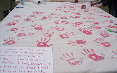 Acknowledging Darfur. (Photo by Laura Blankenship, courtesy of flickr.com)
