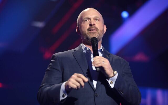 Kevin Roberts speaking with attendees at the 2022 AmericaFest at the Phoenix Convention Center in Phoenix, Ariz., Dec. 19, 2022. (Credit: Gage Skidmore via Creative Commons)