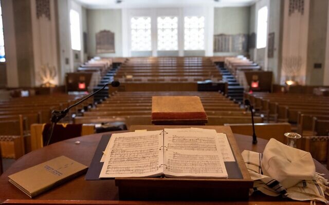 Inside a synagogue sanctuary, as new research sheds light on how fewer rabbis are choosing pulpit life. (Alexi Rosenfeld/Getty Images) Inside a synagogue sanctuary, as new research sheds light on how fewer rabbis are choosing pulpit life. (Alexi Rosenfeld/Getty Images)
