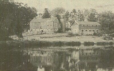 Before the property was sold to Pine Township, Shalom Farms had a lakeside “manor” and barn. (Image courtesy Pittsburgh Jewish Newspaper Project)