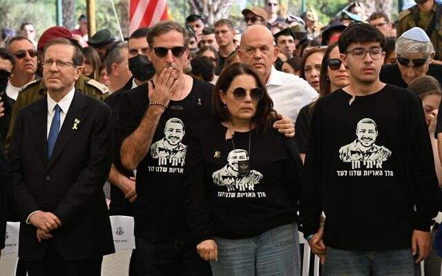 IDF Staff. Sgt. Itay Chen's family and Israeli President Isaac Herzog (left), attend his funeral at the Kiryat Shaul Cemetery in Tel Aviv, Nov, 9, 2025.(Photo by Haim Zach/GPO) IDF Staff. Sgt. Itay Chen's family and Israeli President Isaac Herzog (left), attend his funeral at the Kiryat Shaul Cemetery in Tel Aviv, Nov, 9, 2025.(Photo by Haim Zach/GPO)