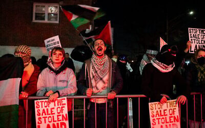 Anti-Zionist protesters in New York City, January 8, 2026. (Luke Tress/Times of Israel)