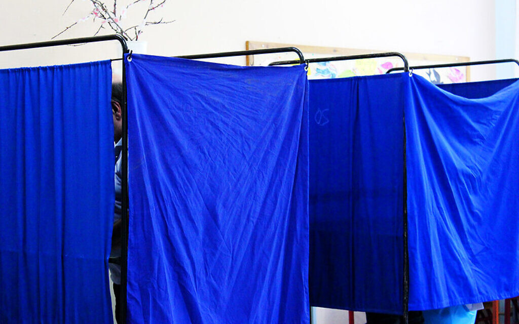 Election booths. (Photo by
Katrinitsa, courtesy of flickr.com) Election booths. (Photo by
Katrinitsa, courtesy of flickr.com)