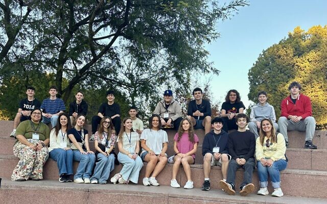 Jewish teens and chaperones gather in Los Angeles. (Photo courtesy of Jewish Federation of Greater Pittsburgh) Jewish teens and chaperones gather in Los Angeles. (Photo courtesy of Jewish Federation of Greater Pittsburgh)