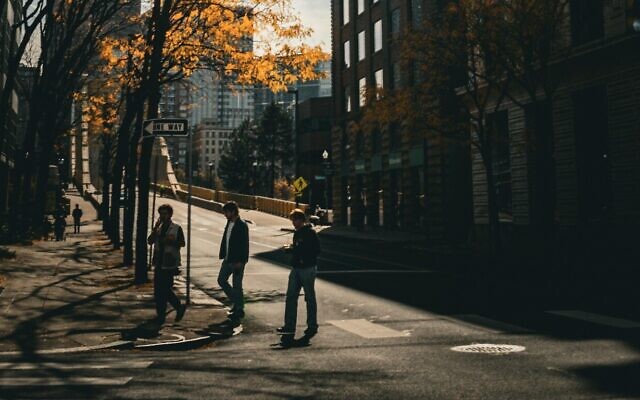 Individuals cross a downtown street in Pittsburgh. (Photo by Teagan Hunt via Pexels) Individuals cross a downtown street in Pittsburgh. (Photo by Teagan Hunt via Pexels)