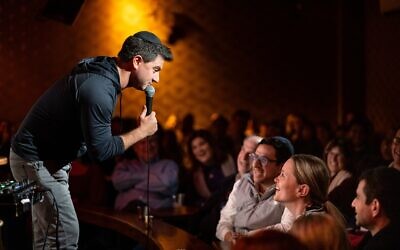 Comedian and musician Ami Kozak entertains an audience. (Photo courtesy of Daniel Landesman Photography)