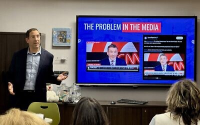 HonestReporting’s Executive Director Gil Hoffman spoke about “Israel and the Media” as part of a collaborative StandWithUs event. (Photo provided by Julie Paris)