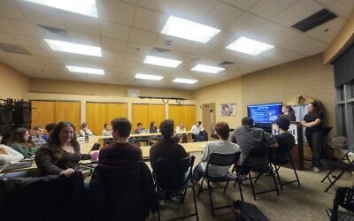 Students participate in Inside Israel. (Photo courtesy of Hillel JUC)