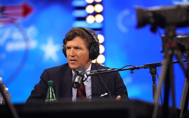 Far-right podcaster Tucker Carlson speaking with attendees at the 2023 AmericaFest at the Phoenix Convention Center in Arizona. (Credit: Greg Skidmore via Wikimedia Commons) Far-right podcaster Tucker Carlson speaking with attendees at the 2023 AmericaFest at the Phoenix Convention Center in Arizona. (Credit: Greg Skidmore via Wikimedia Commons)