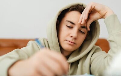 She'elot gives local teens a chance to work through texts and discuss big questions. (Photo by kaboompics.com via Pexels)