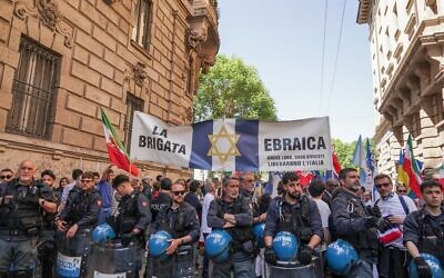 Police surround attendees with a "Jewish Brigade" banner during a march marking Italy's liberation from Nazism in Milan, Italy, April 25, 2026. (Emanuele Roberto De Carli/NurPhoto via Getty Images)