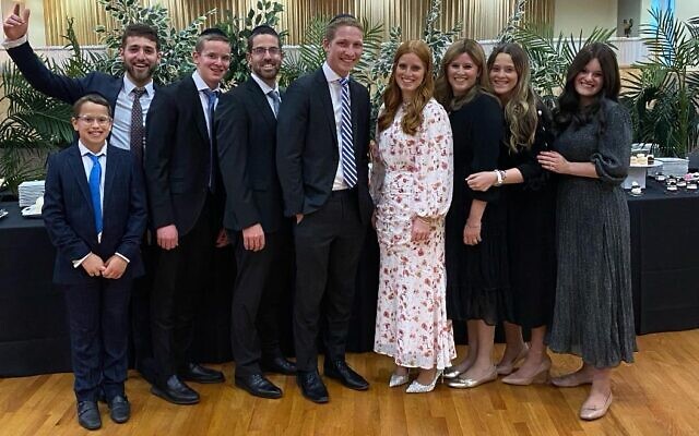 Author and therapist Rabbi Akiva Sutofsky, 4th from left, and his family. (Photo courtesy of Rabbi Akiva Sutofsky)