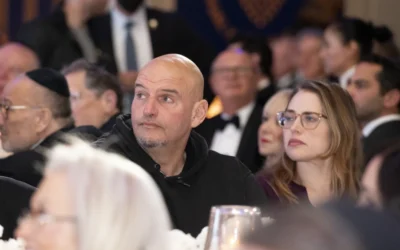 Sen. John Fetterman (D-Pa.) at Yeshiva University’s Chanukah fundraising dinner, Dec. 7, 2025. (Credit: Courtesy of Yeshiva University)