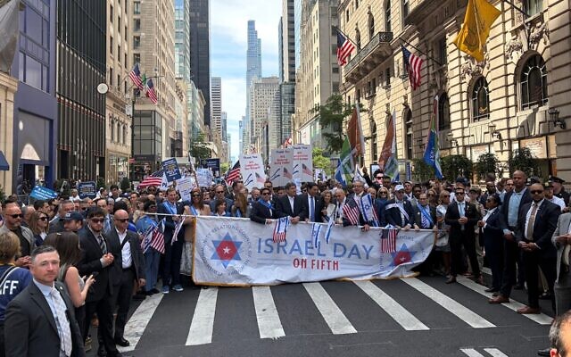 JCRC New York CEO Mark Treyger, UJA-Federation of New York CEO Eric Goldstein, City Council Speaker Julie Menin, Gov. Kathy Hochul and other New York politicians march in the annual Israel Day Parade on May 31, 2026. (Grace Gilson)