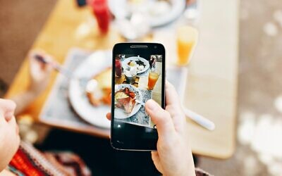 Influencer and cookbook author Melinda Strauss is coming to Pittsburgh. (Photo by Helena Lopes via Pexels)