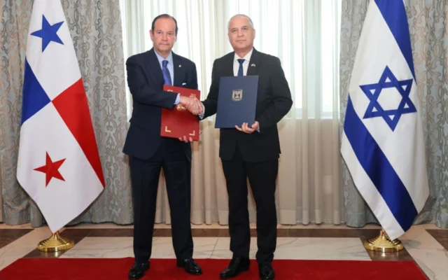 Panama’s Foreign Minister Javier Martinez-Acha and Israeli Ambassador to Panama Mati Cohen sign an economic accord on May 27. (Credit: Israeli Ministry of Foreign Affairs) Panama’s Foreign Minister Javier Martinez-Acha and Israeli Ambassador to Panama Mati Cohen sign an economic accord on May 27. (Credit: Israeli Ministry of Foreign Affairs)