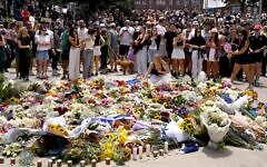 Mourners gather by floral tributes at the Bondi Pavillion in memory of the victims of the Hanukkah shooting at Bondi Beach, in Sydney on December 15, 2025. Authorities labeled it an antisemitic terrorist attack on a Jewish festival. (Saeed KHAN / AFP)