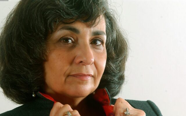 Portrait of Israeli writer Naomi Ragen, in Jerusalem, April 23, 2004. (Yossi Zamir Flash90). Portrait of Israeli writer Naomi Ragen, in Jerusalem, April 23, 2004. (Yossi Zamir Flash90).
